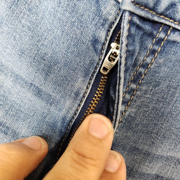 Rewash Women's Jeans Size 3/26 Mid Rise Distressed Medium Wash Jeans - Picture 5 of 11